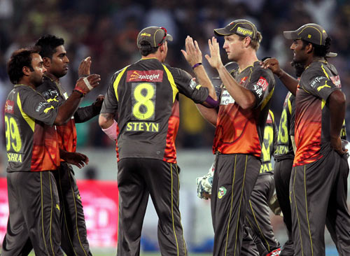 Sunrisers Hyderabad's players celebrate the run out of Rahul Dravid