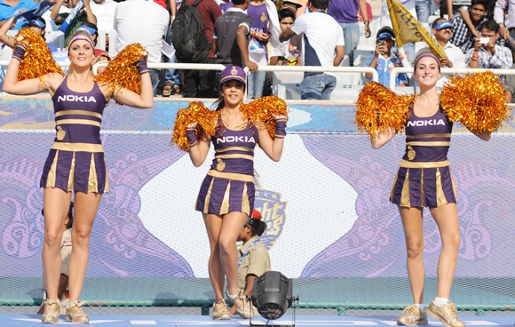 Who's hotter: Cheergirls in Desi or Western outfits?
