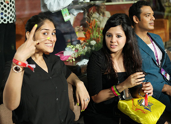 Poorna Patel and Sakshi Dhoni during the IPL final