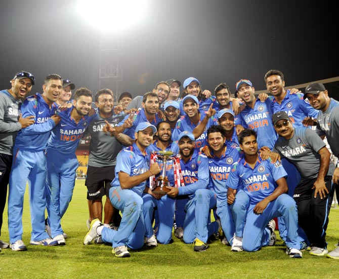 Mahendra Singh Dhoni celebrates victory