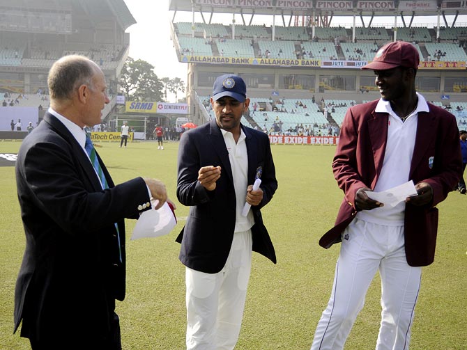 India captain Mahendra Singh Dhoni (2nd left) at the toss with West Indies skipper Darren Sammy (right)