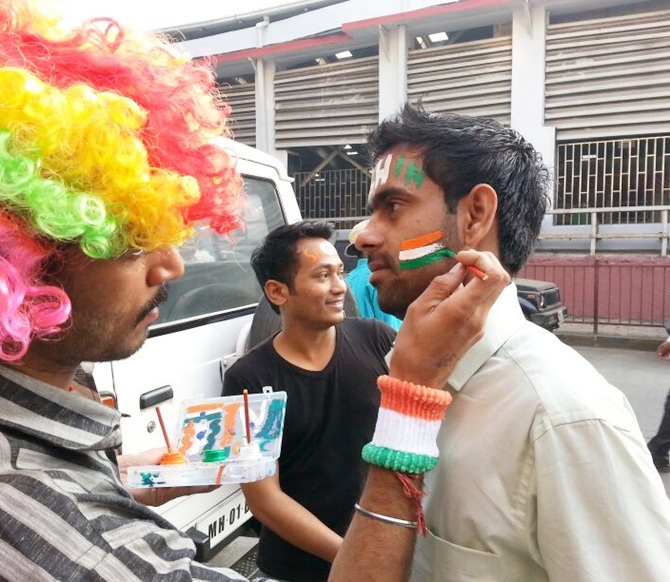 PHOTOS: Sachin Tendulkar's hysterical fans