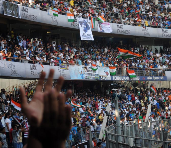 Wankhede crowd high on Sachin!