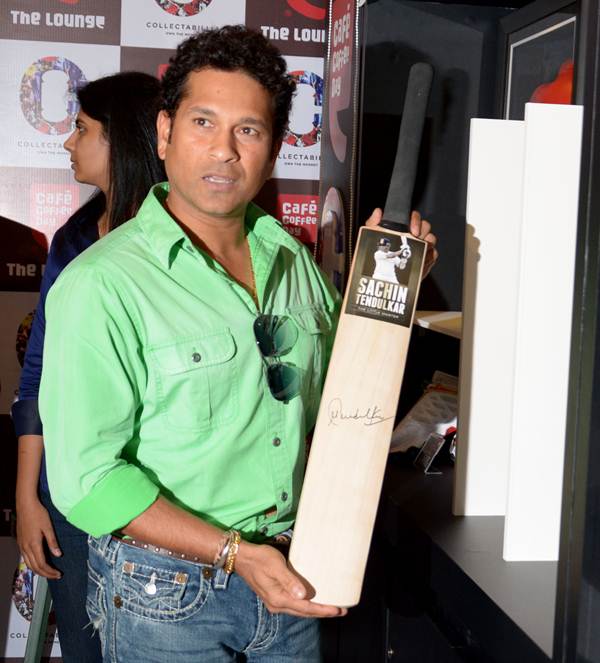 Sachin Tendulkar displays a commemorative autographed bat of his 200th Test at the launch of India's first celebrity commerce website Collectabillia in association with Cafe Coffee Day lounge