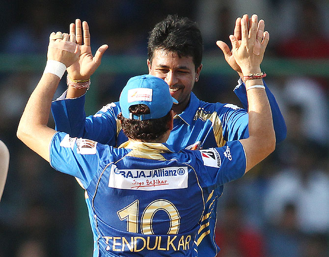 Prgyan Ojha celebrates a wicket with Sachin Tendulkar