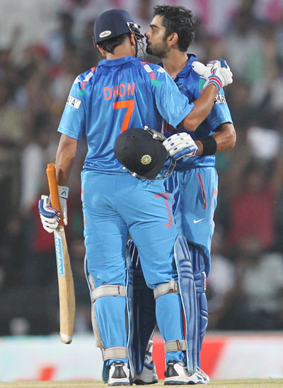 MS Dhoni congratulates Virat Kohli on scoring century