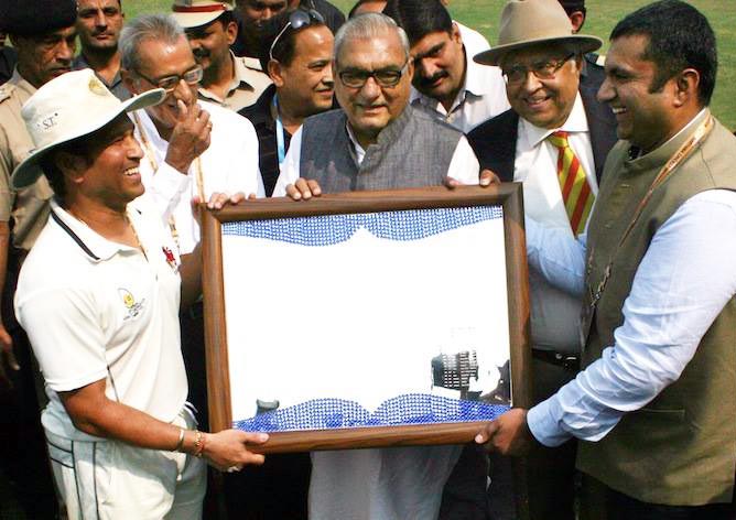 Sachin Tendulkar receives a memento from Haryana chief minister Bhupinder Singh Hooda (centre) and Haryana Cricket Association secretary Anirudh Chaudhary (right)