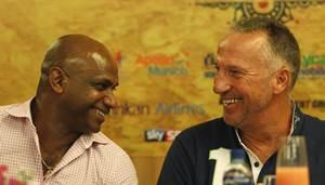 Sanath Jayasuriya (left) and Ian Botham at a news conference