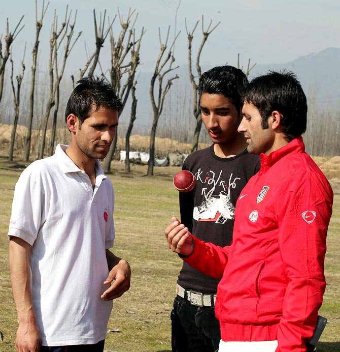 Parvez Rasool speaks to youngsters