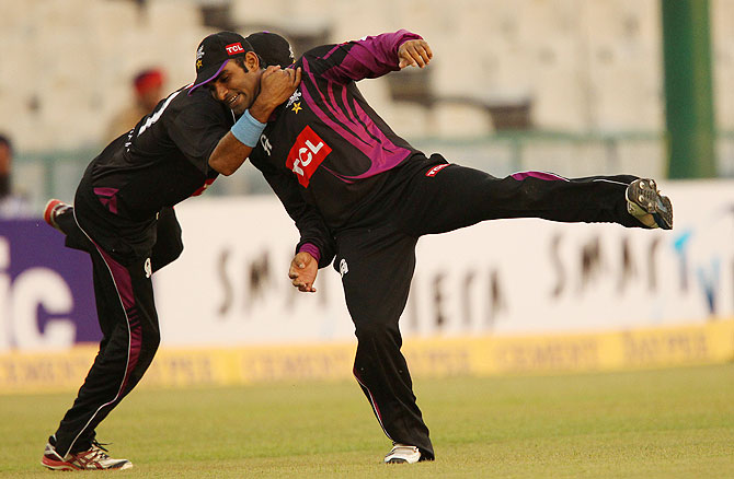 Asif Ali and Imran Khalid of Faisalabad Wolves celebrate the wicket of Hamish Rutherford