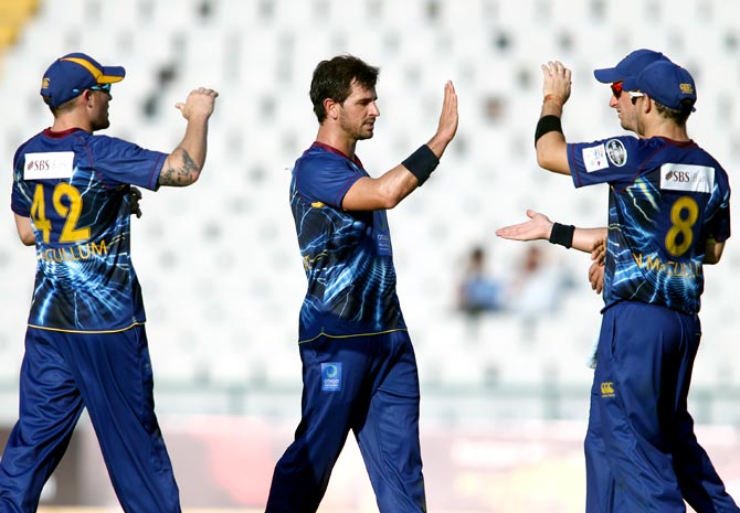 Ryan ten Doeschate (centre) celebrates with Otago Volts team mates after getting the wicket of Dilhara Lokuhettige