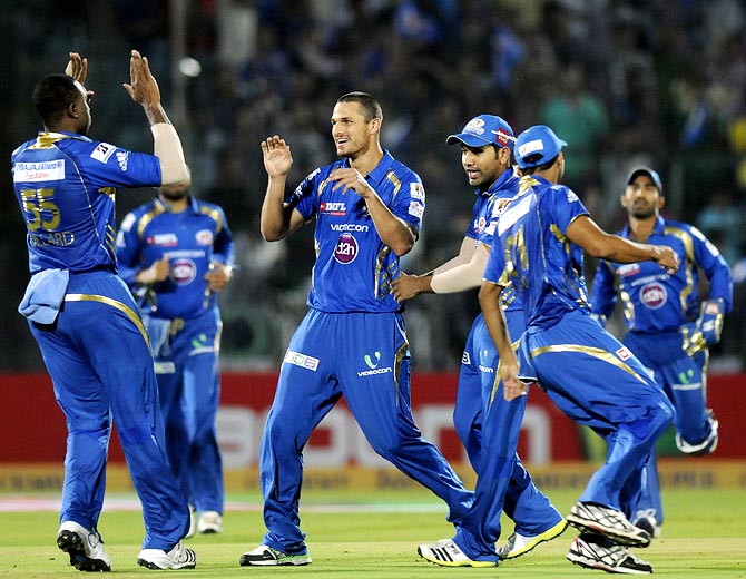 Nathan Coulter-Nile (centre) celebrates the wicket of Rahul Dravid with his team mates