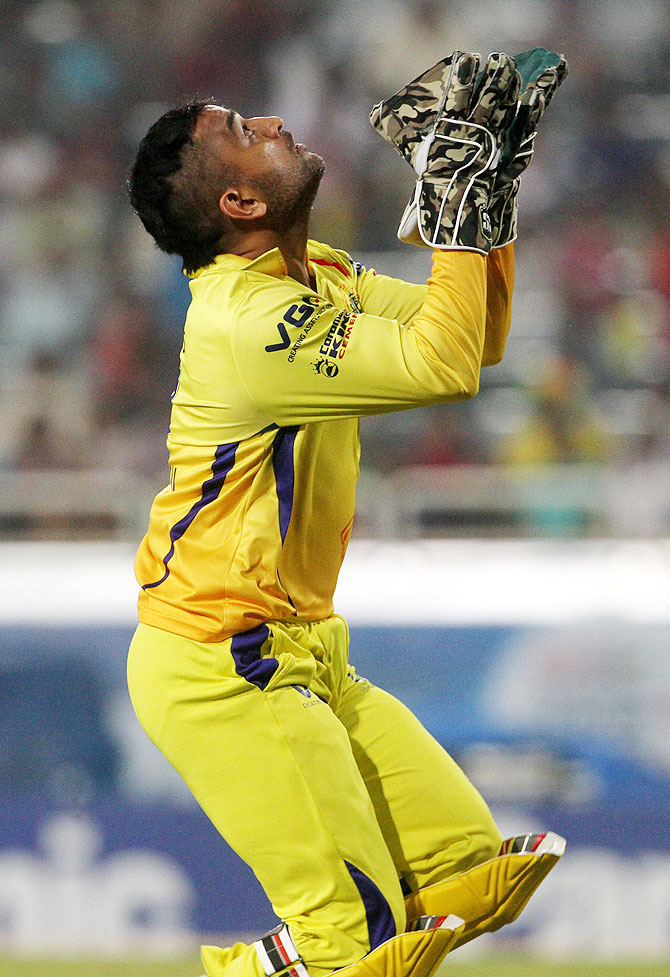 MS Dhoni takes a catch to dismiss Hyderabad's Ashish Reddy