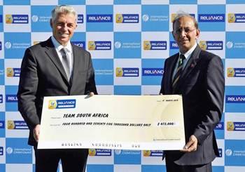 ICC Chief Executive David Richardson presents the cheque to CSA Chief Executive Haroon Lorgat