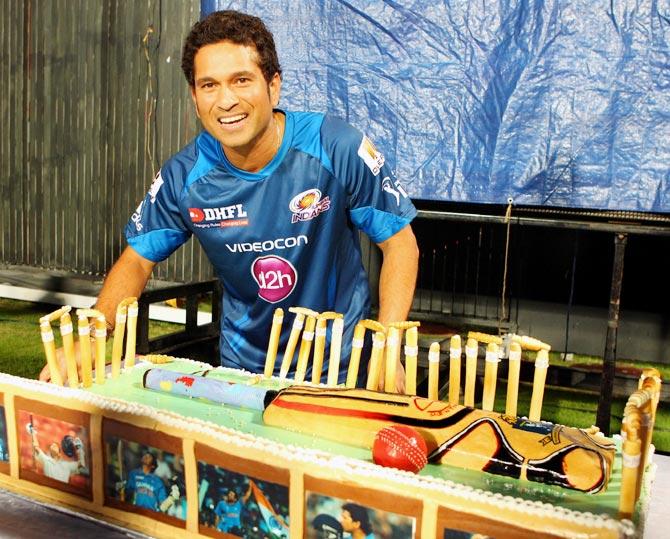 Sachin Tendulkar cuts his birthday cake during IPL 6