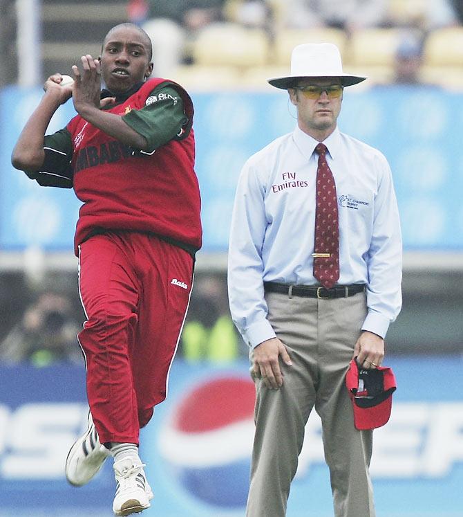 Tinashe Panyangara of Zimbabwe bowls