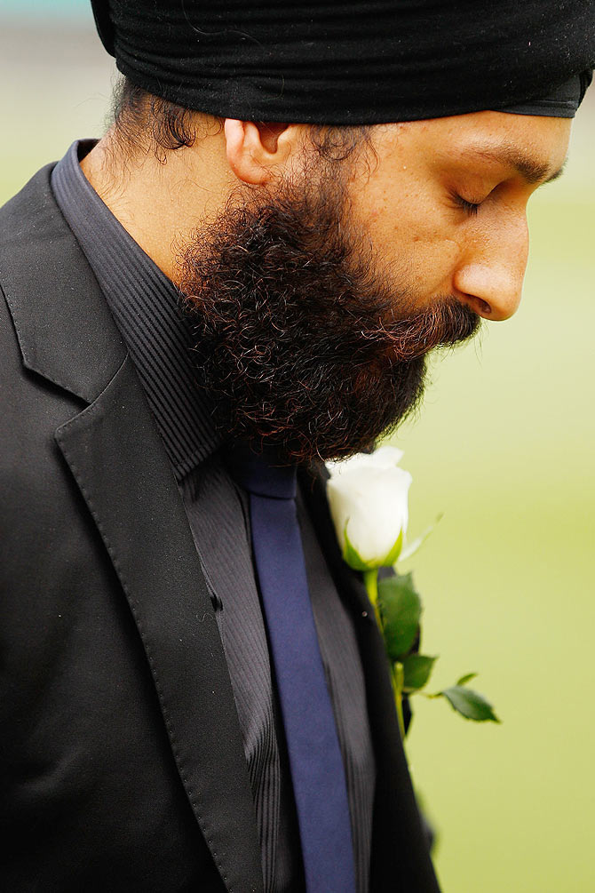 Mourners pay their respects as people gather to watch the funeral service held in Macksville for Australian cricketer Phillip Hughes at the Sydney Cricket Ground