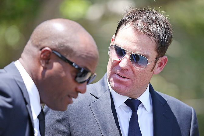 Australian cricket legend Shane (R) Warne and West Indies cricket legend Brian Lara arrive during the Funeral Service for Phillip Hughes