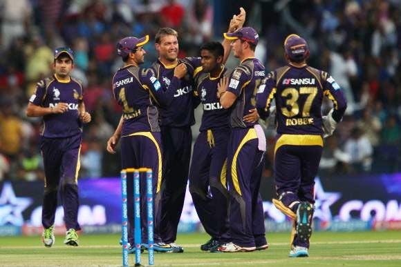 Jacques Kallis (centre) celebrates with his Kolkata Knight Riders teammates