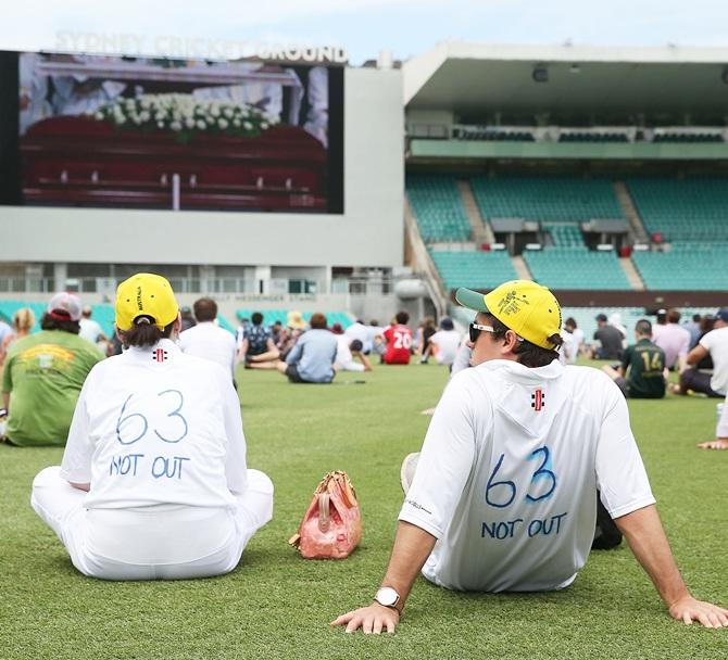 People gather to watch the funeral service held in Macksville for Australian cricketer Phillip Hughes at the Sydney Cricket Ground 