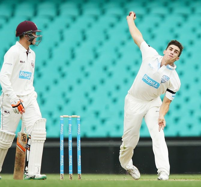 Sean Abbott of the Blues bowls during day one of the Sheffield Shield match between New South Wales and Queensland at Sydney Cricket Ground