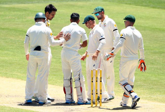 Australian players check on Virat Kohli after he was hit by a bouncer