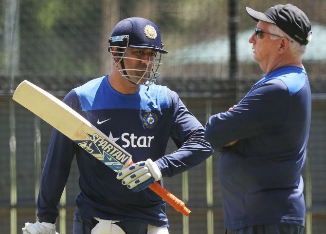 Mahendra Singh Dhoni and Duncan Fletcher at a training session