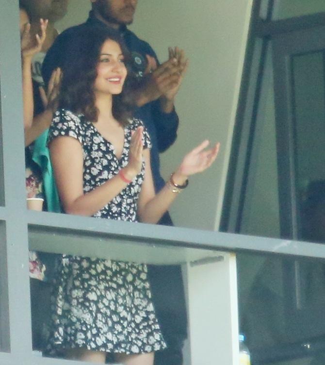 Anushka Sharma, girlfriend of Virat Kohli applauds