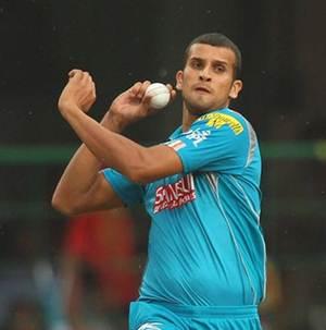 Lanky Ishwar Pandey learning about bowling in various conditions