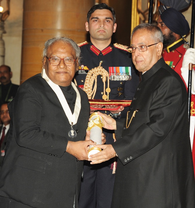 President Pranab Mukherjee presents the Bharat Ratna Award 2014 to Prof. CNR Rao at an Investiture ceremony in New Delhi on Tuesday