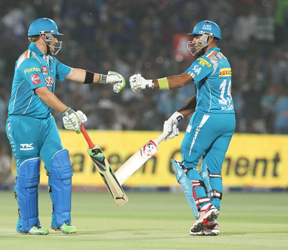 Aaron Finch (left) with Robin Uthappa