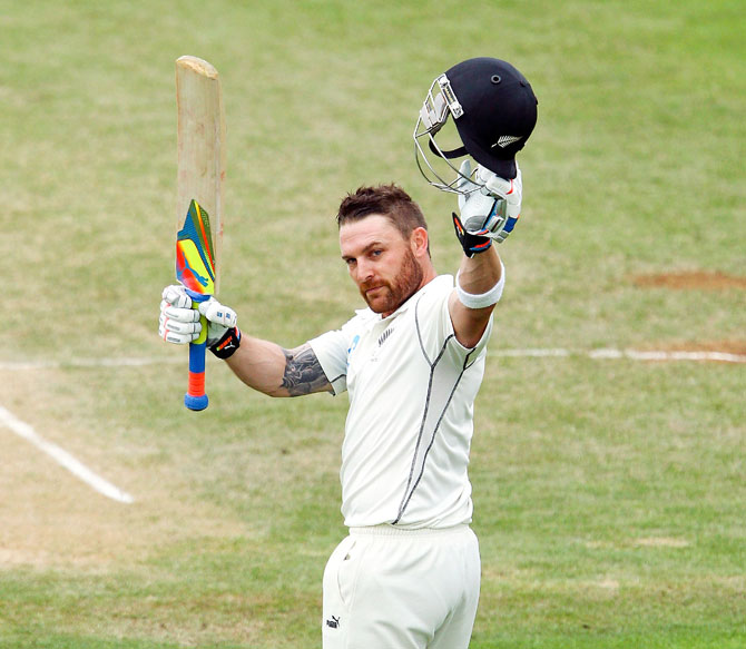 Brendon McCullum acknowledges the applause of the crowd