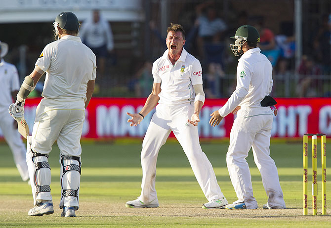 South Africa's Dale Steyn celebrates the wicket of Australia's Ryan Harris on Sunday
