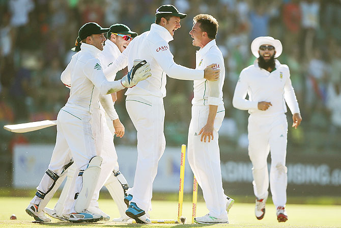 Dale Steyn of South Africa celebrates with his teammates after getting the wicket of Brad Haddin of Australia on Sunday