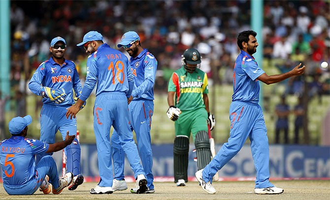 Bangladesh's Shamsur Rahman (second right) leaves the field as India's fielders celebrate his dismissal