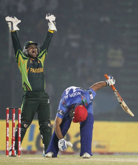 Umar Akmal appeals for the wicket of Noor Ali