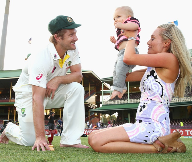 Shane Watson of Australia, his son and wife pose with the urn