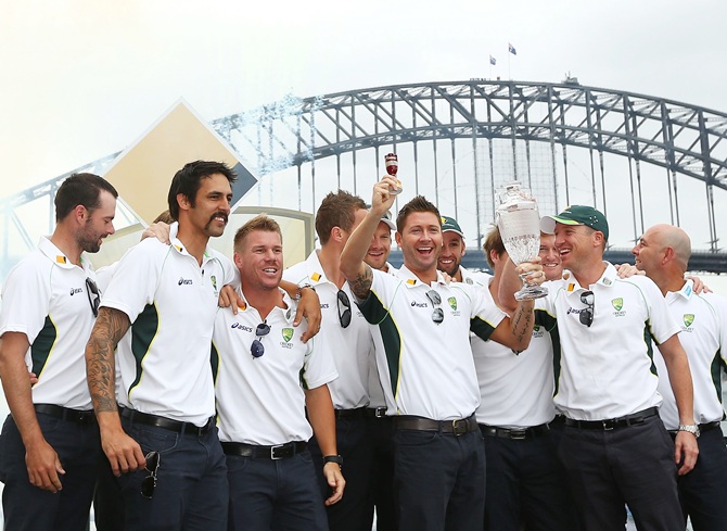 Australian Ashes squad poses during the celebrations at Sydney Opera House