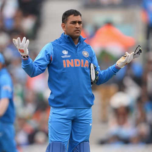 'As a leader, Dhoni's not accessible to his teammates'
