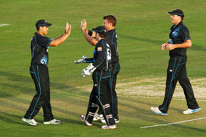  Ross Taylor of New Zealand is congratulated by Luke Ronchi, Corey Anderson and Jesse Ryder after taking a catch to dismiss Shikhar Dhawan of India