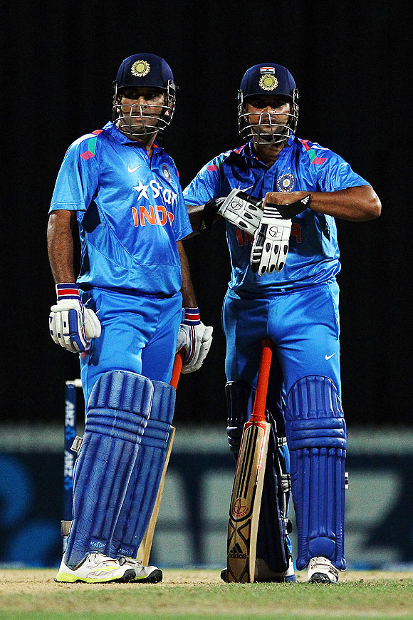 MS Dhoni (left) and Suresh Raina (right) of India 