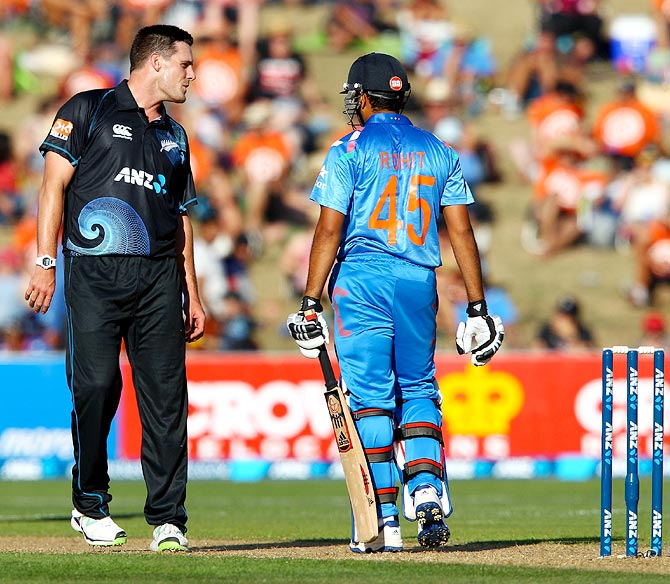 Mitchell McClenaghan (left) exchanges words with Rohit Sharma 