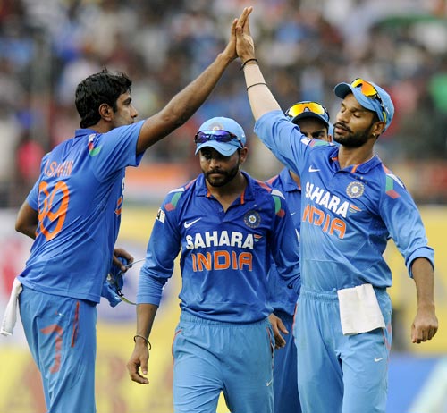 R Ashwin celebrates the fall of a wicket with Shikhar Dhawan