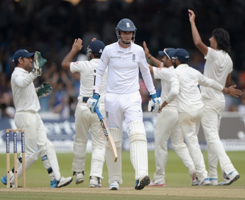 Stuart Broad leaves the field after being dismissed by Ishant Sharma