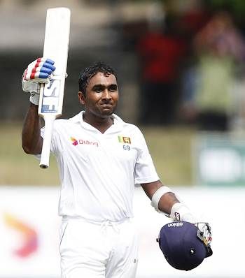 Mahela Jayawardene celebrates after scoring his 34th Test hundred on Day 1 of the second Test against South Africa