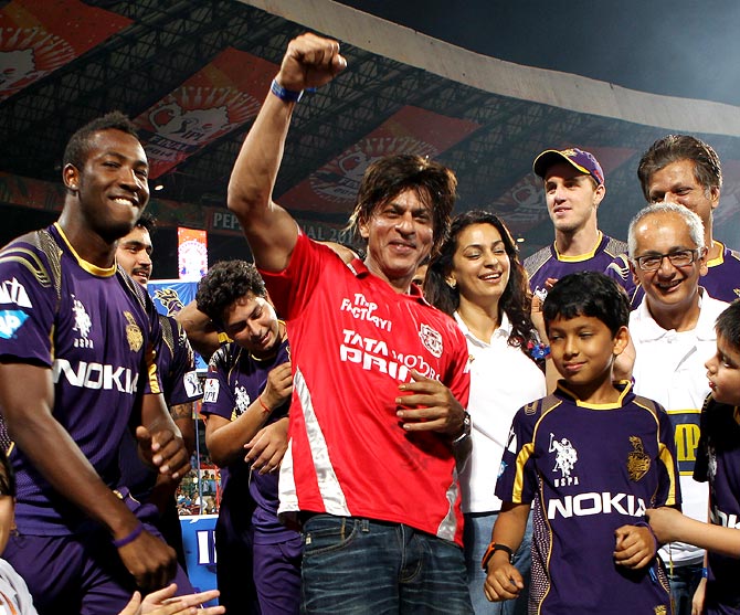 Shah Rukh Khan (centre) celebrates KKR's IPL triumph.