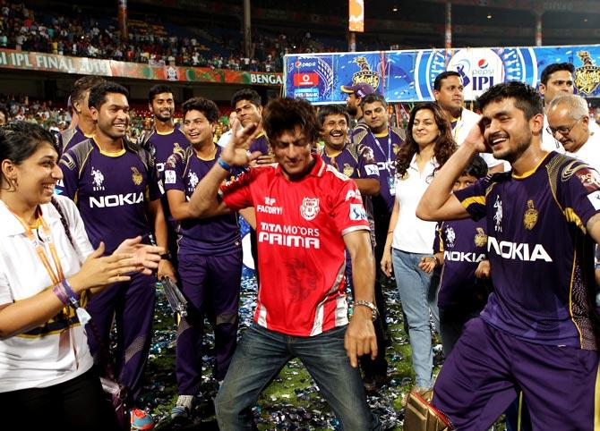 Shah Rukh Khan (centre) celebrates with Manish Pandey (right) after Kolkata Knight Riders won the IPL 7 final