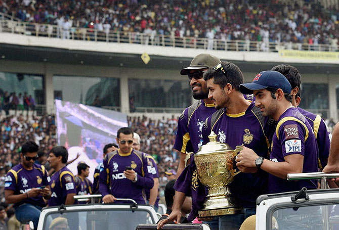 Earlier, the KKR cricketers on board eight open SUVs made a victory lap of the stadium amid confetti showers soon after the Chief Minister arrived.      While about 60,000 people managed to enter the stadium, thousands jostled at the surrounding Maidan areas to gain entry, which was free, but through complimentary passes issued by police stations in the metropolis and CAB affiliated clubs in the state.      Later, after SRK arrived at 4:00 pm, Banerjee, who rescheduled her visit to north Bengal to be present at the felicitation, asked policemen to let people in.      With no reception in Bengal being complete without sweets, a specially made giant sandesh weighing 40kg in a replica of Eden Gardens was placed with the Trophy. The cake was cut jointly by team co-owners Shah Rukh, Juhi Chawla and Jay Mehta along with skipper Gambhir and the chief minister.      Unlike the 2012 celebration after their maiden IPL triumph when team members were showered with gold, it was the Cricket Association of Bengal that jointly feted the IPL 7 champions.