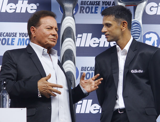Rahul Dravid (right) speaks with Salim Khan, father of Bollywood superstar Salman Khan