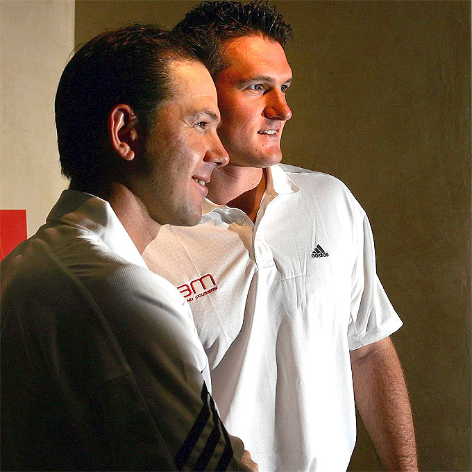 Ricky Ponting (L) and Graeme Smith